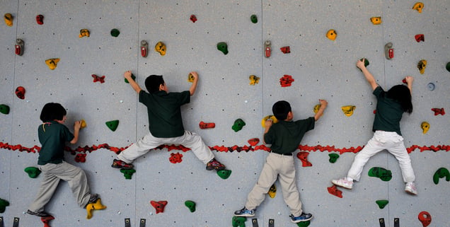 kids-climbing